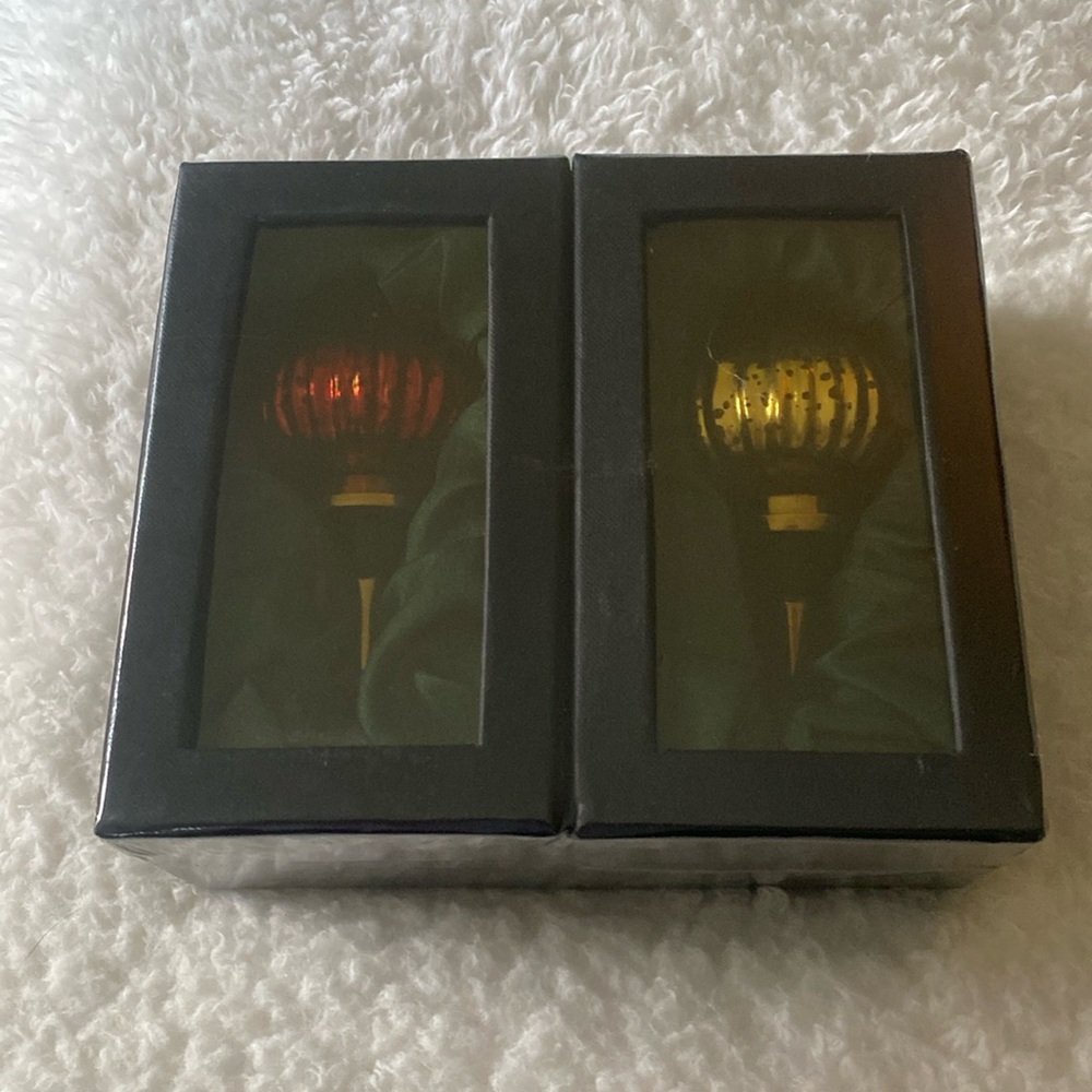 NWT 2 pack decorative wine bottle topper